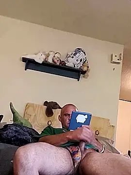 Snapshot of littleChop33 chatting on 10.05.25 littleChop33 online show from 10.05.25