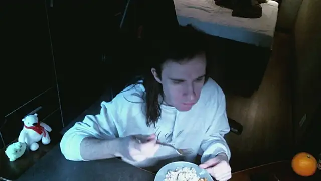 izilizi 23 online show from 12.05.24