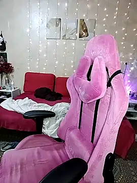 Snapshot of DenisHailey chatting on 09.28.25 DenisHailey online show from 09.28.25