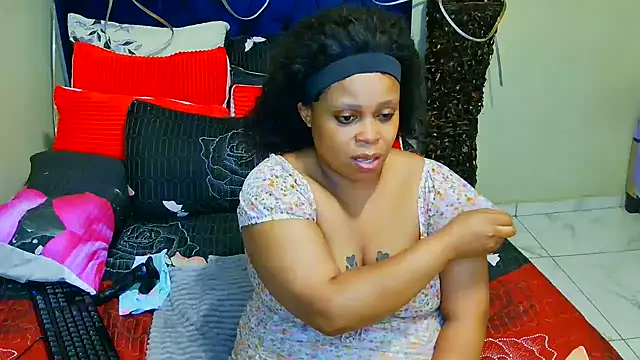 THESHORTQUEEN online show from 12.17.25