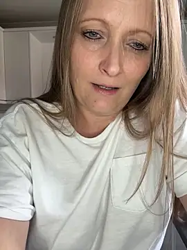 HoneyBluex online show from 09.15.25