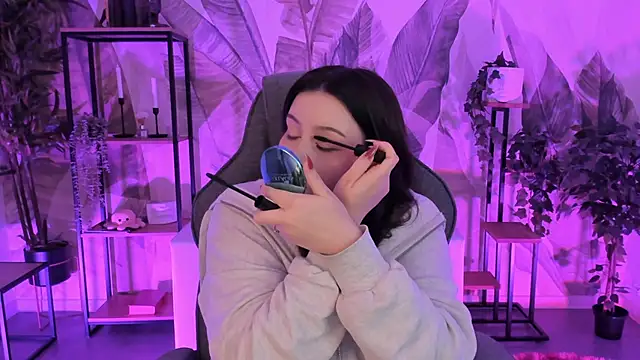 CoralineKeyns online show from 09.19.25