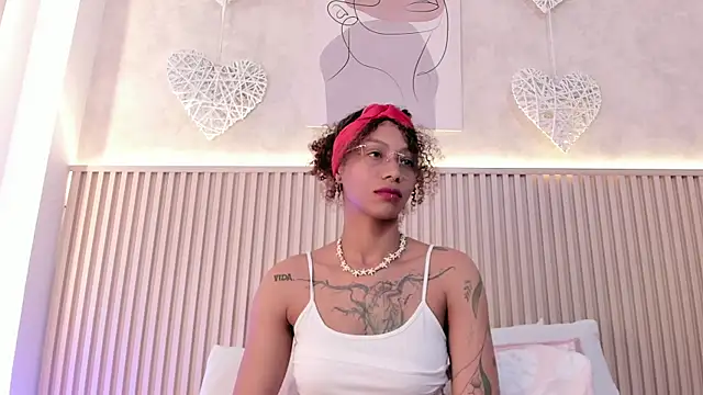 daiana curly online show from 10.25.25