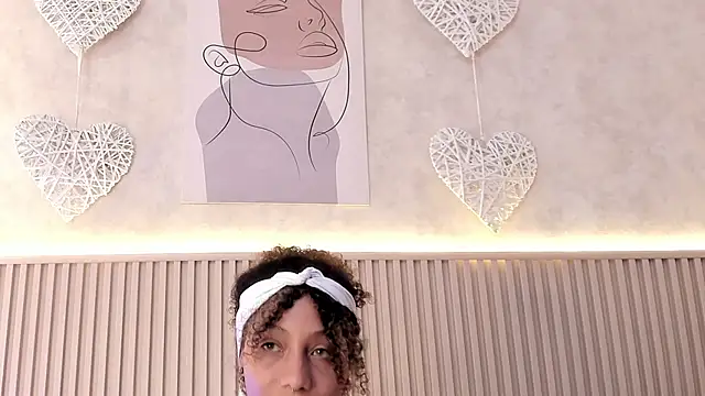 daiana curly online show from 11.11.25