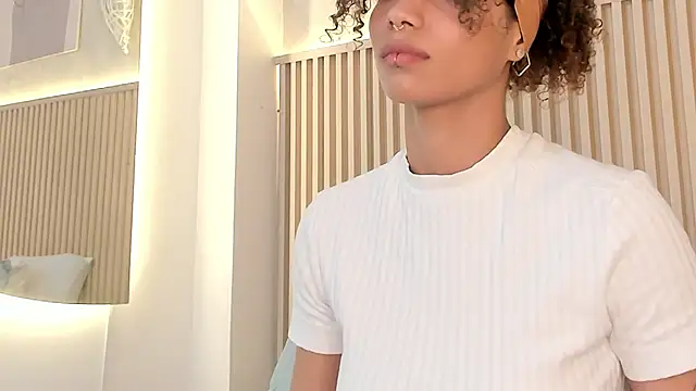 Snapshot of daiana_curly chatting on 02.28.26 daiana curly online show from 02.28.26