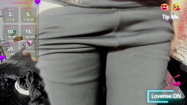 Snapshot of Cloee66 chatting on 10.30.25 Cloee66 online show from 10.30.25