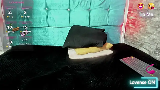 Snapshot of Cloee66 chatting on 11.14.25 Cloee66 online show from 11.14.25