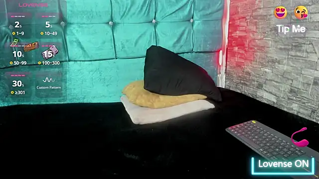 Snapshot of Cloee66 chatting on 11.29.25 Cloee66 online show from 11.29.25