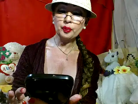 Snapshot of hottieperla chatting on 04.20.26 hottieperla online show from 04.20.26