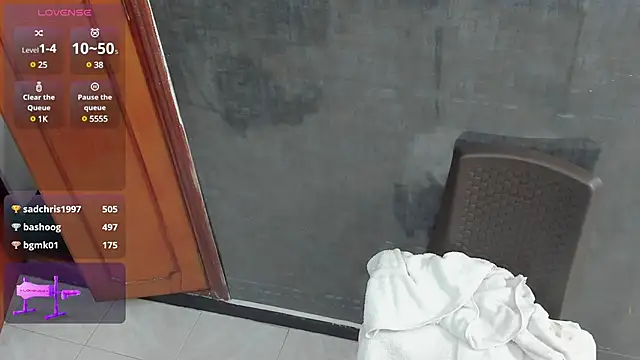 Snapshot of sweetyblowjob1 chatting on 12.30.24 sweetyblowjob1 online show from 12.30.24