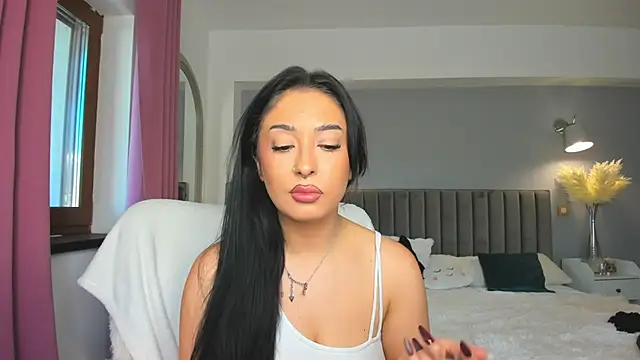 Awesome Jolie online show from 10.29.25