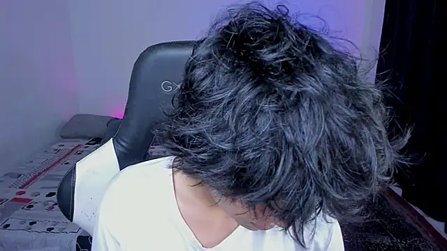 Snapshot of Alan26_ chatting on 12.02.25 Alan26 online show from 12.02.25