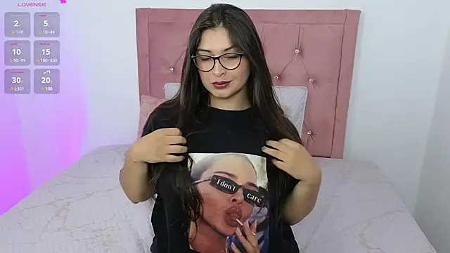 Snapshot of adara_lennox chatting on 01.21.25 adara lennox online show from 01.21.25