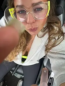 Snapshot of AurorHarris chatting on 06.17.26 AurorHarris online show from 06.17.26