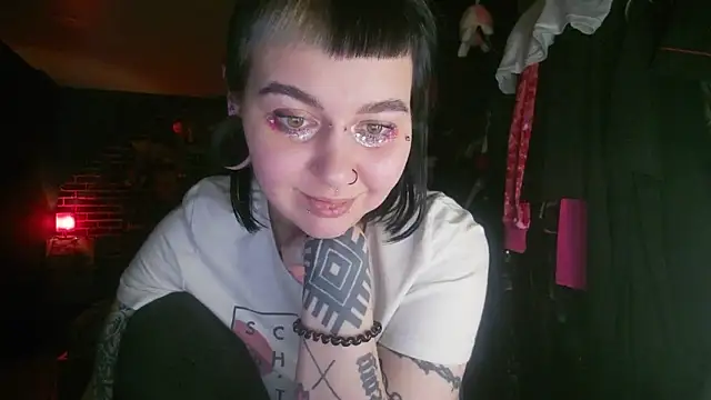 Snapshot of MoorderxDoll chatting on 01.05.25 MoorderxDoll online show from 01.05.25