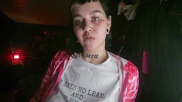 Snapshot of MoorderxDoll chatting on 01.06.25 MoorderxDoll online show from 01.06.25