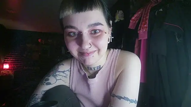 Snapshot of MoorderxDoll chatting on 01.12.25 MoorderxDoll online show from 01.12.25