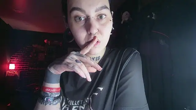 Snapshot of MoorderxDoll chatting on 02.15.25 MoorderxDoll online show from 02.15.25