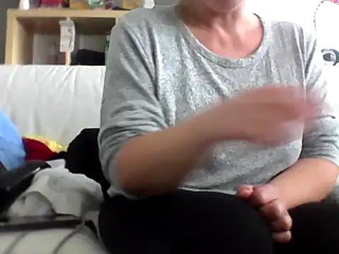 Snapshot of DragoneSFR chatting on 02.23.25 DragoneSFR online show from 02.23.25