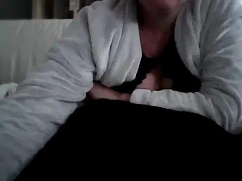 Snapshot of DragoneSFR chatting on 02.25.25 DragoneSFR online show from 02.25.25