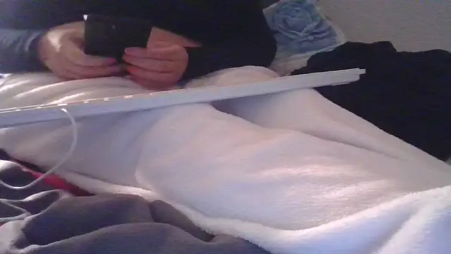 Snapshot of DragoneSFR chatting on 09.21.25 DragoneSFR online show from 09.21.25