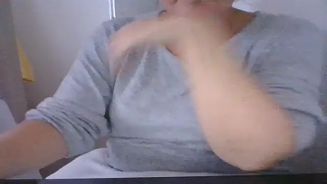 Snapshot of DragoneSFR chatting on 09.22.25 DragoneSFR online show from 09.22.25