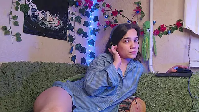 Tiny Witch online show from 09.09.25