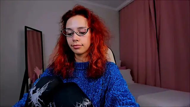Snapshot of LeylaNoiry chatting on 12.17.24 LeylaNoiry online show from 12.17.24