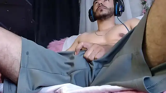 Snapshot of Tommhot chatting on 01.06.25 Tommhot online show from 01.06.25