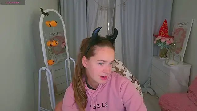 LovelyJessie online show from 10.29.25