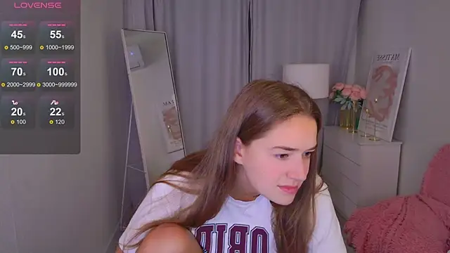 Snapshot of LovelyJessie chatting on 05.21.26 LovelyJessie online show from 05.21.26