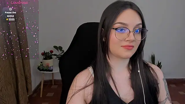 Snapshot of anaveleeez chatting on 12.11.24 anaveleeez online show from 12.11.24