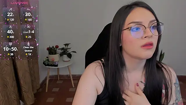 Snapshot of anaveleeez chatting on 12.21.24 anaveleeez online show from 12.21.24