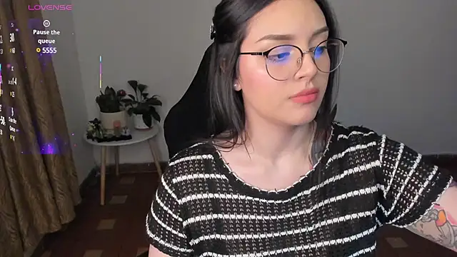 Snapshot of anaveleeez chatting on 02.26.25 anaveleeez online show from 02.26.25