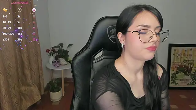 Snapshot of anaveleeez chatting on 10.05.25 anaveleeez online show from 10.05.25