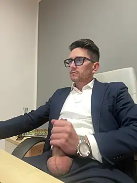 Snapshot of masterboss_ chatting on 02.19.26 masterboss online show from 02.19.26