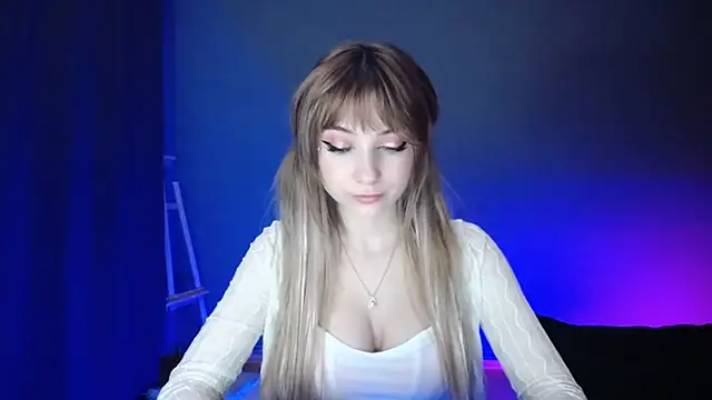 LuciaYoung online show from 03.11.25