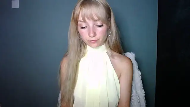 LuciaYoung online show from 09.10.25