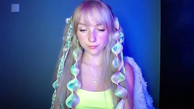 LuciaYoung online show from 09.12.25