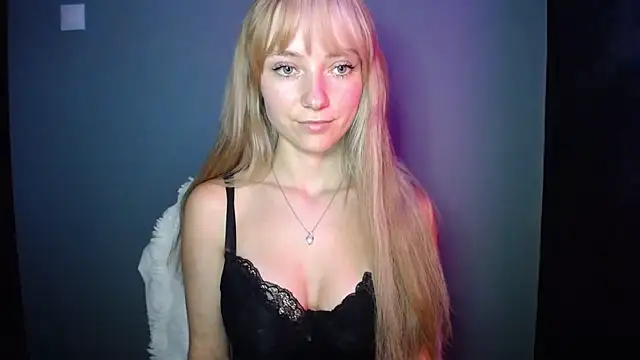 LuciaYoung online show from 09.25.25