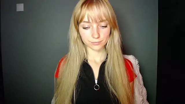 LuciaYoung online show from 09.27.25