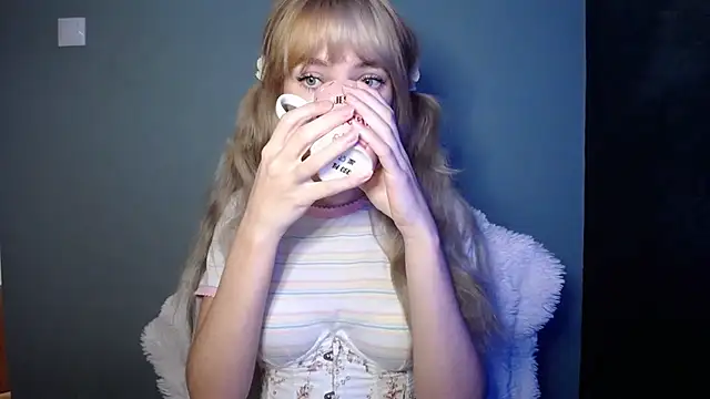 LuciaYoung online show from 11.05.25