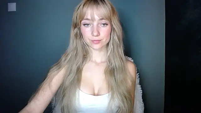 LuciaYoung online show from 11.07.25