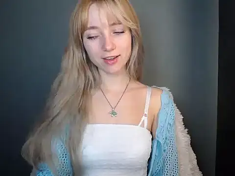 LuciaYoung online show from 11.12.25