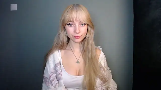 LuciaYoung online show from 11.18.25