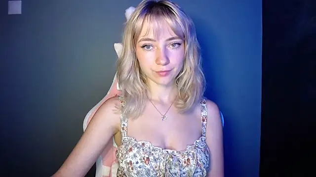 LuciaYoung online show from 07.04.26