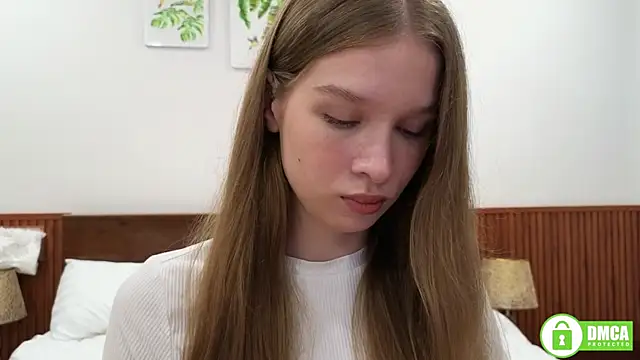 Snapshot of CutieBeauty chatting on 04.15.26 CutieBeauty online show from 04.15.26