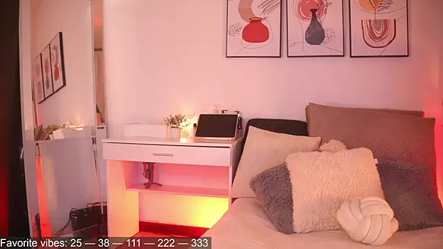 Snapshot of Anah_s chatting on 06.30.26 Anah s online show from 06.30.26