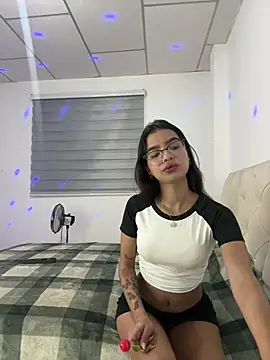 Melanyeee online show from 02.24.26