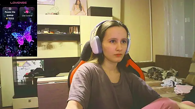 Snapshot of babywaifu chatting on 09.27.25 babywaifu online show from 09.27.25